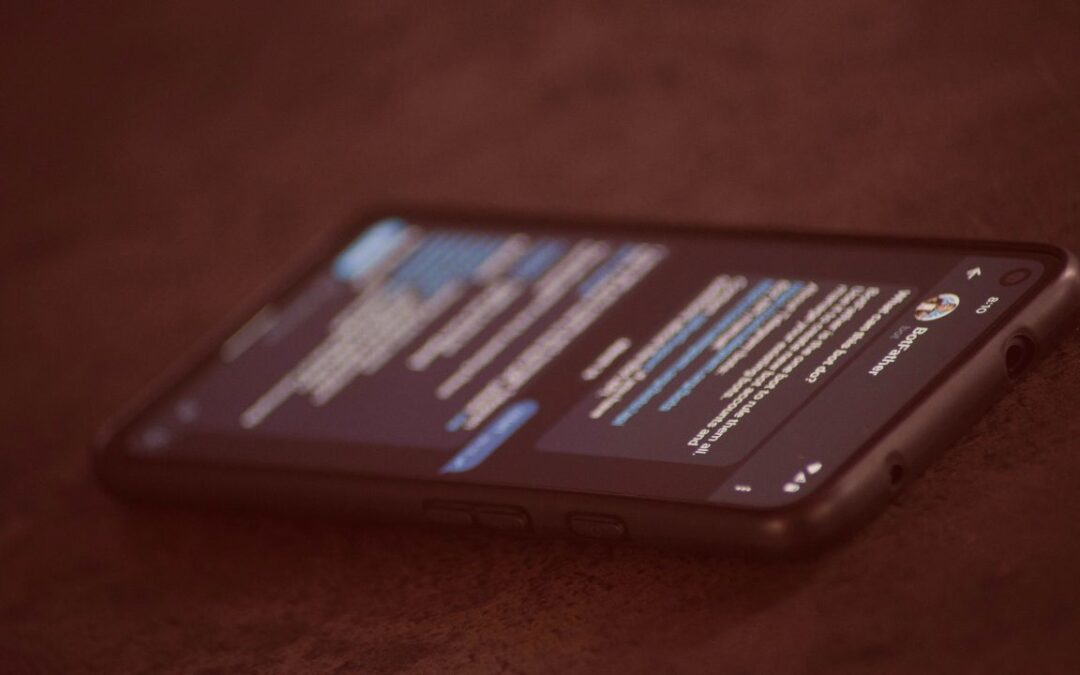 ¿Puede un creador publicar conversaciones privadas en su contenido?